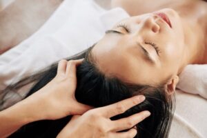 Read more about the article Struggling with Oily Hair? Here’s How to Keep It Fresh Without Washing